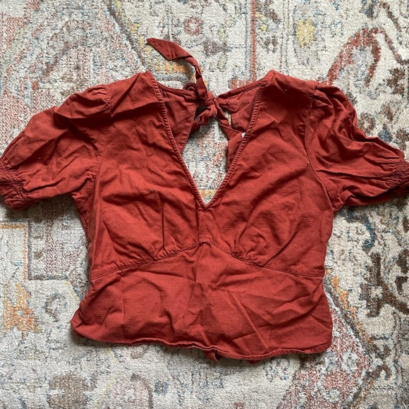 Back tie blouse - Picture 1 of 3